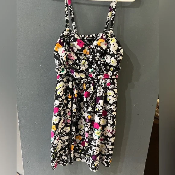 Torrid Floral Print skater Dress with pockets - Picture 1 of 6